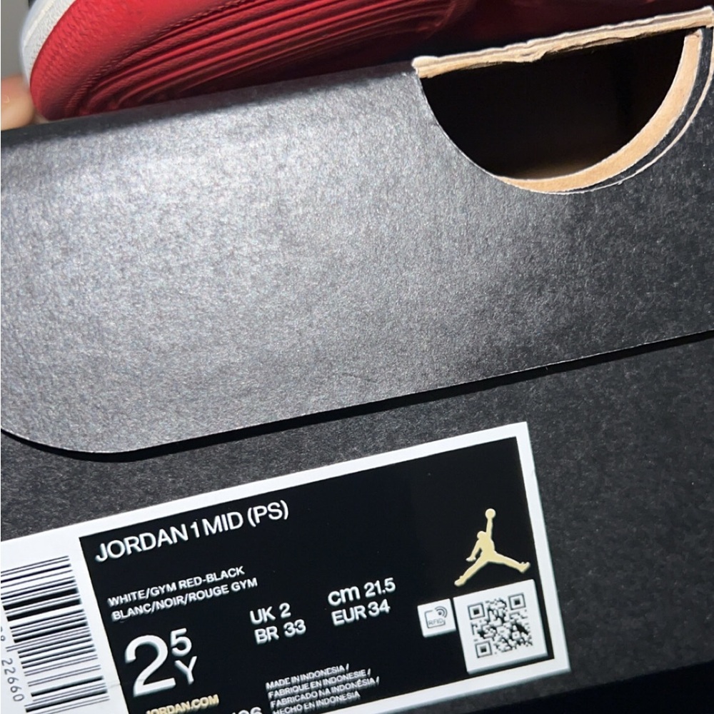 Nike Air Jordan High-Tops - Black, White, Red - Picture 3 of 7